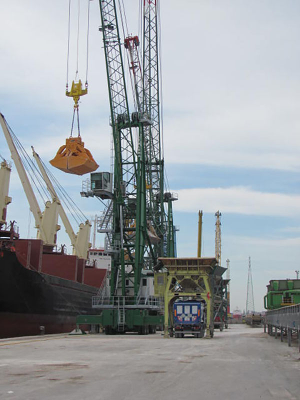 ITALGRU IMHC 1580 E mobile crane with a cargo