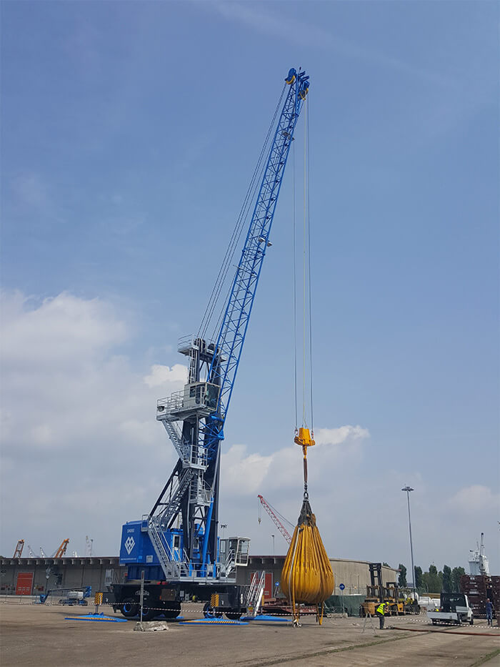 IMHC 850 E ITALGRU portal crane in use