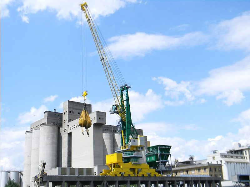 ITALGRU portal crane in use