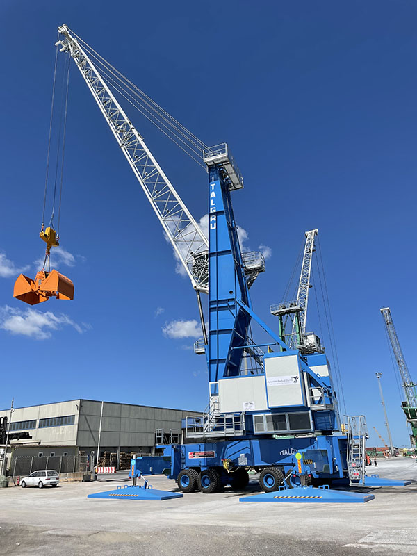 ITALGRU IMHC 1580 mobile harbour crane in a port while loading a bulk