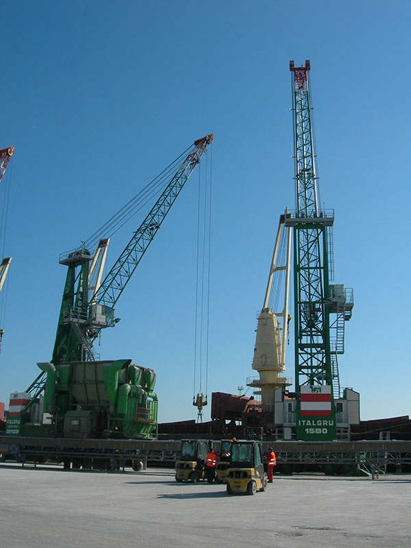 ITALGRU IMHC 1580 mobile harbour cranes in use