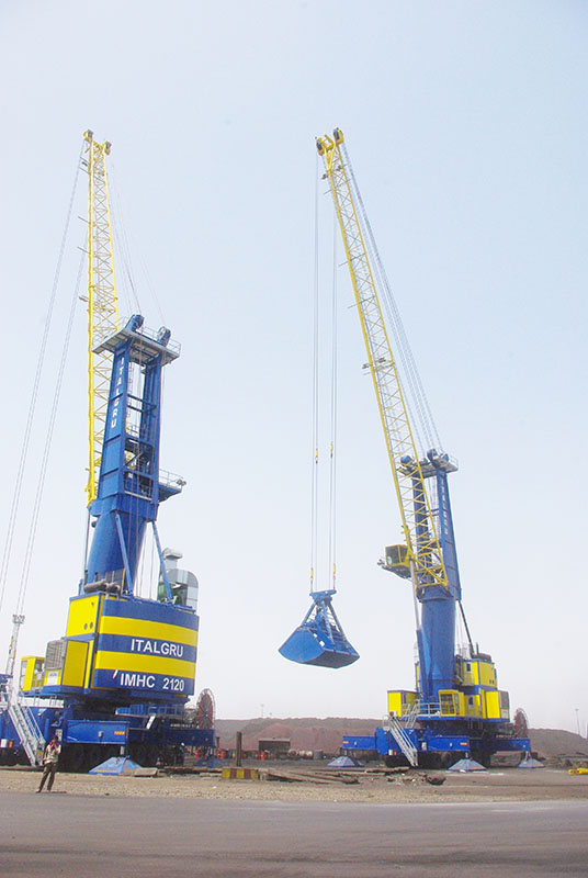 ITALGRU blue and yellow mobile harbour cranes