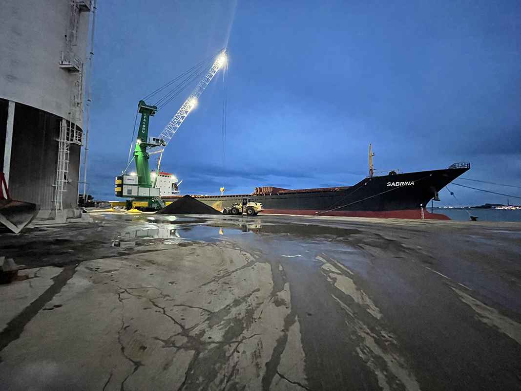 ITALGRU mobile harbour cranes in a port by night