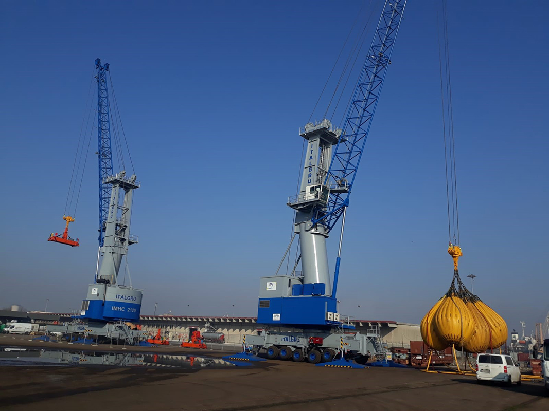 ITALGRU mobile harbour cranes in a port loading a bulk