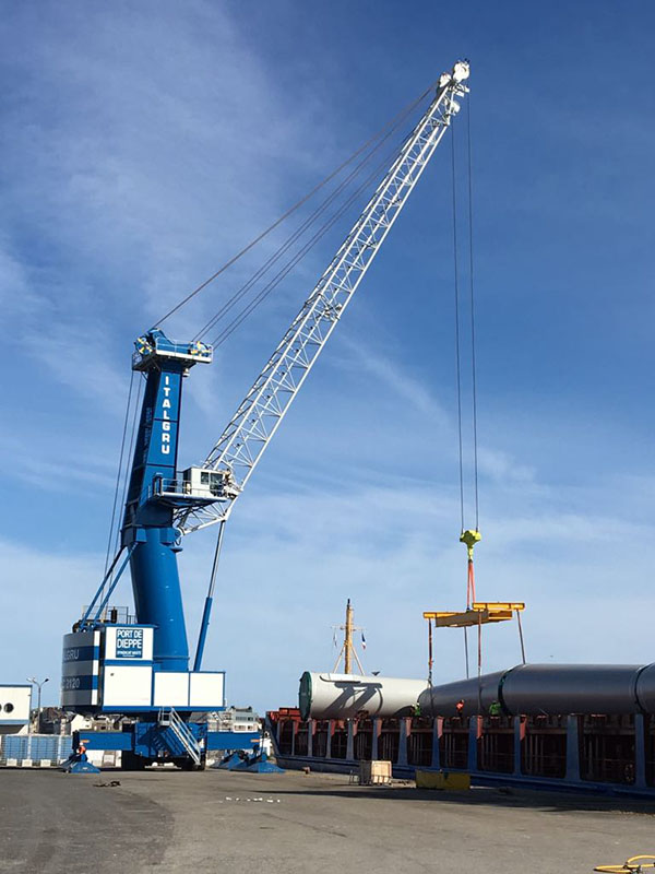 ITALGRU blue mobile harbour crane in a port 