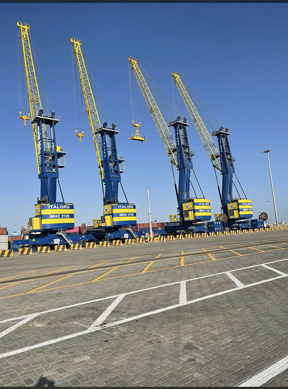 IMHC 3160 ITALGRU mobile harbour cranes in a row