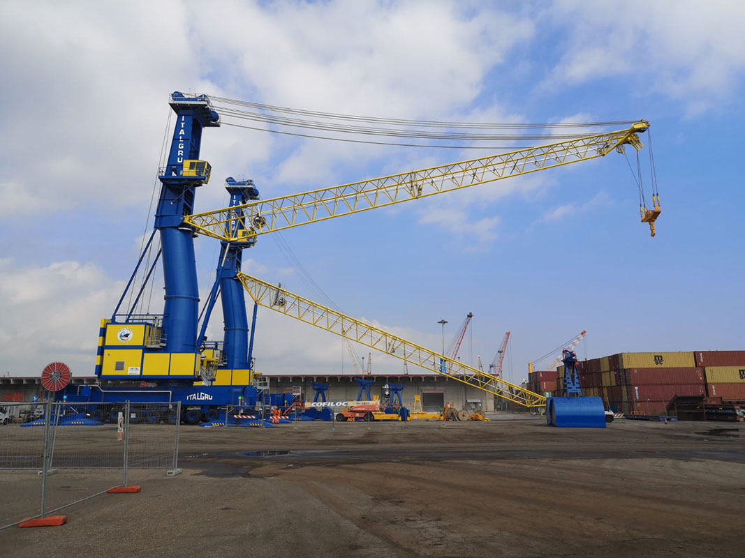 IMHC 3160 ITALGRU mobile harbour cranes in use