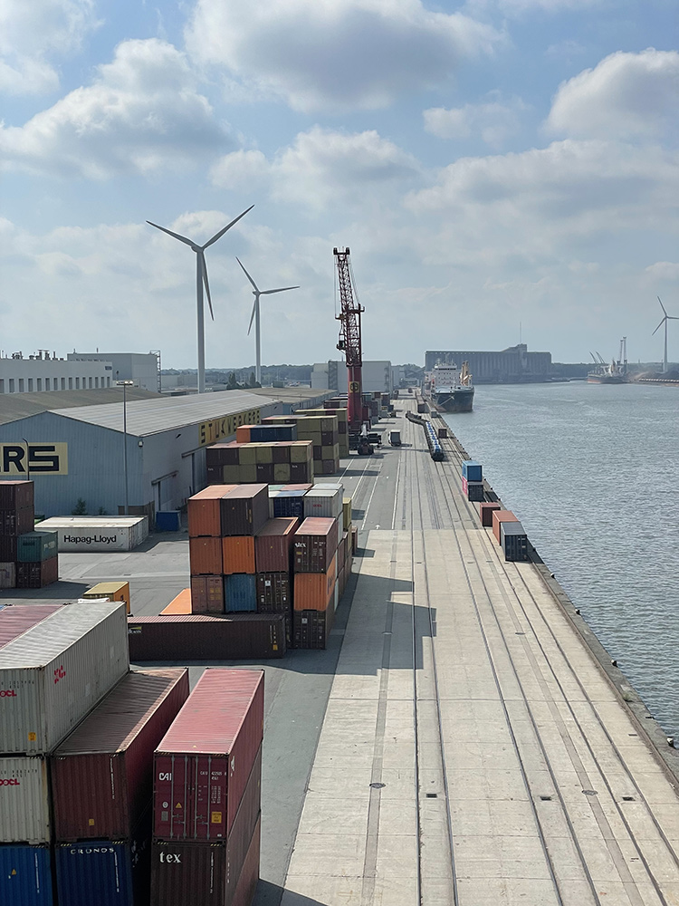 IMHC 4200 mobile harbour crane in a port