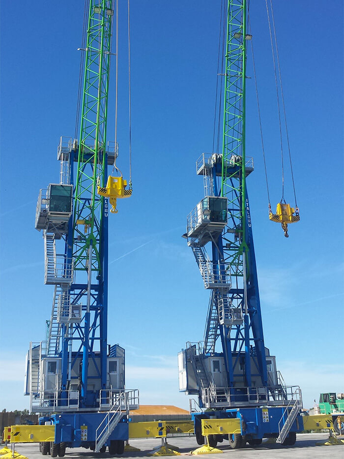 IMHC 850 mobile harbour cranes in use