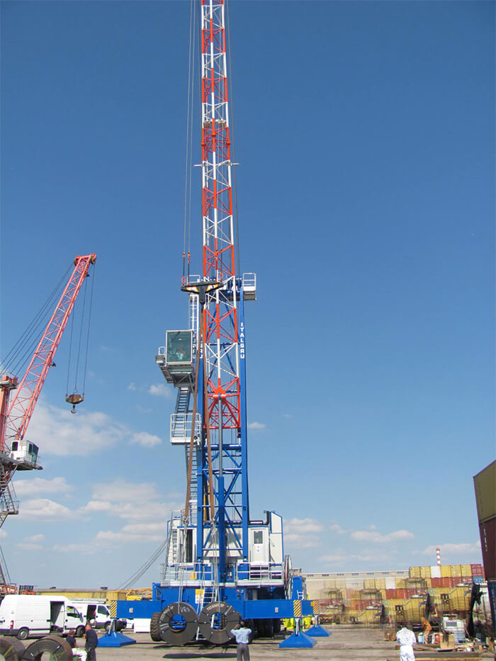 IMHC 850 mobile harbour crane in a port