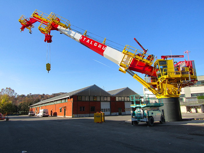 ITALGRU TC red and yellow offshore crane