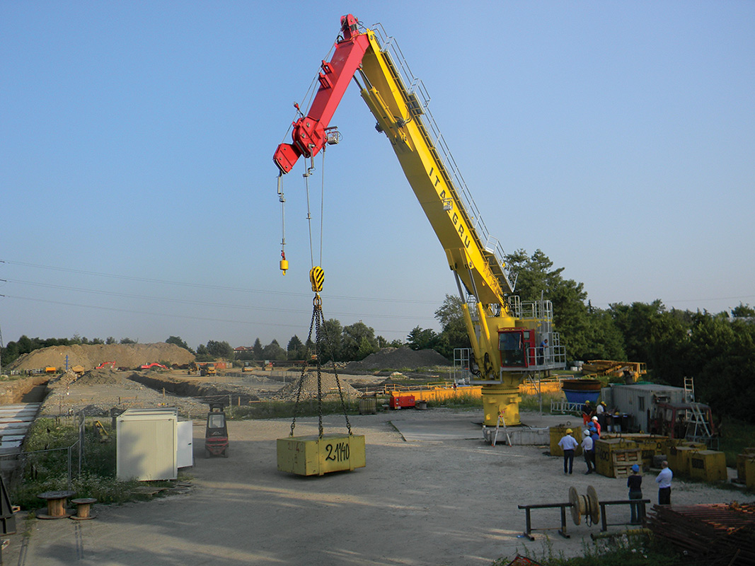 TK offshore crane in use