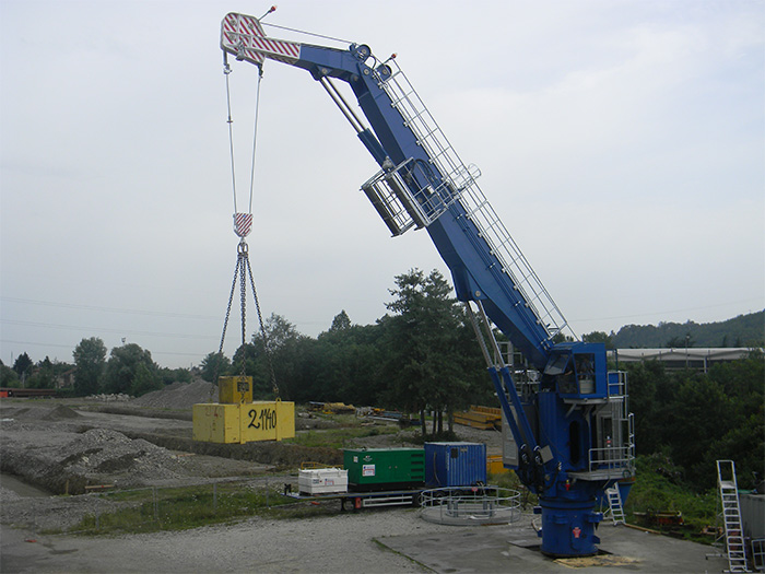 TK offshore crane loading a bulk