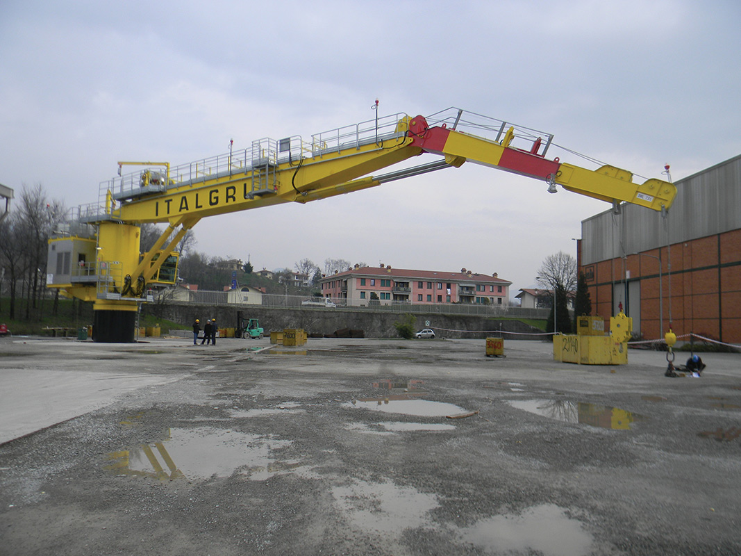 ITALGRU TK yellow offshore crane