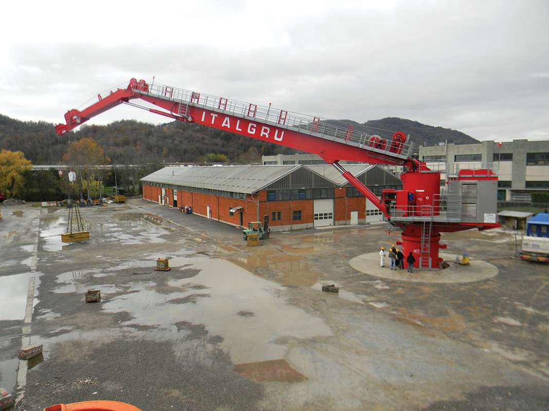 TK offshore crane in a shipyard